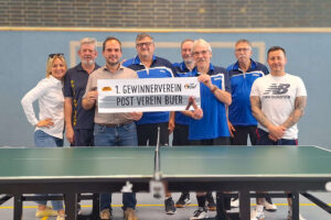 Vereinsbrot Übergabe Tischtennis-Platte